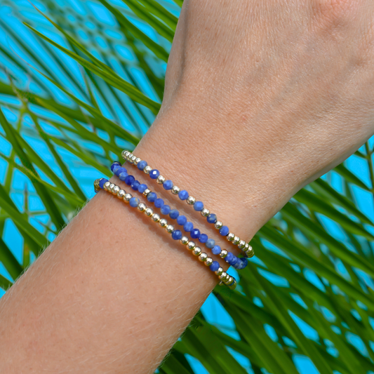 Close-up of Gold Club’s signature LustraFlex™ elastic bracelet with kyanite gemstones.